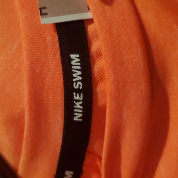 Men's Nike Athletic Shirt - Picture 13 of 15